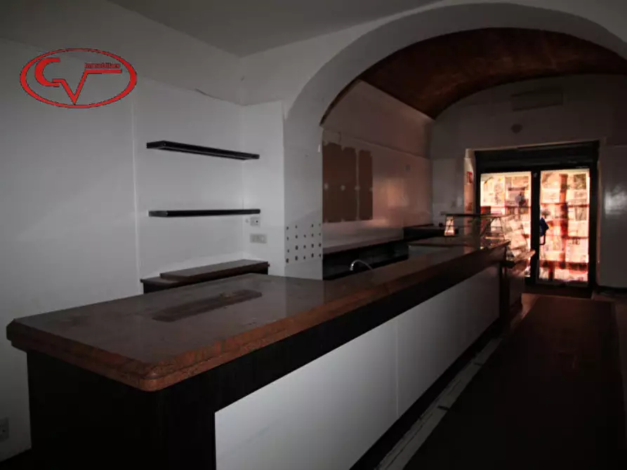 Immagine 7 di Negozio in vendita  in via roma a Montevarchi