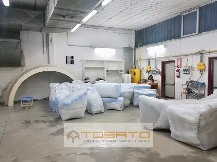 Immagine 3 di Capannone industriale in affitto  a Isola Rizza