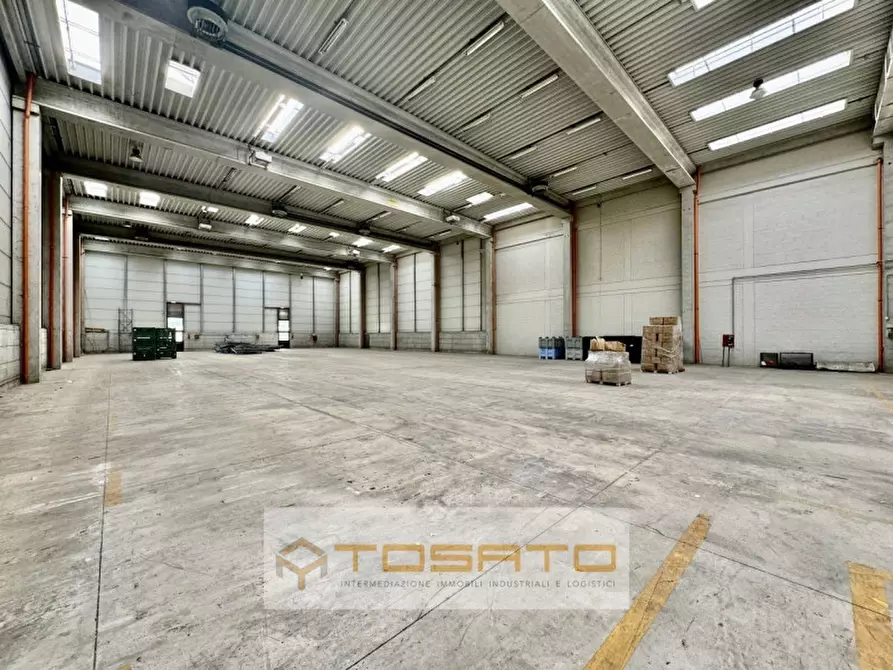 Immagine 2 di Capannone industriale in affitto  a Verona