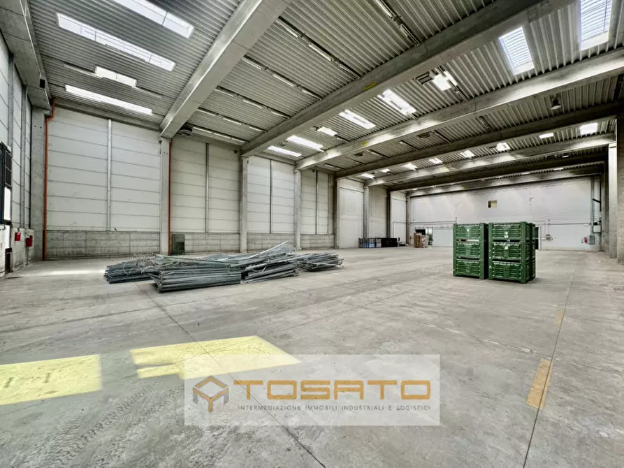 Immagine 3 di Capannone industriale in affitto  a Verona