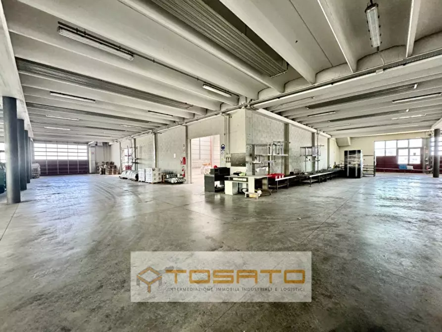 Immagine 4 di Capannone industriale in affitto  a Verona