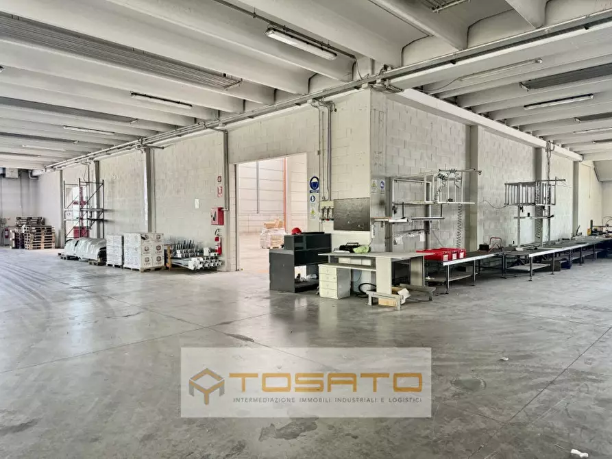 Immagine 5 di Capannone industriale in affitto  a Verona