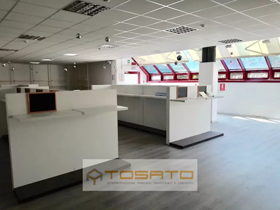 Immagine 11 di Capannone industriale in affitto  a Verona