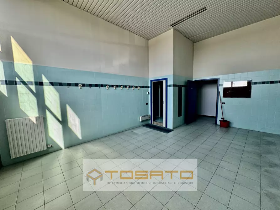 Immagine 12 di Capannone industriale in affitto  a Verona