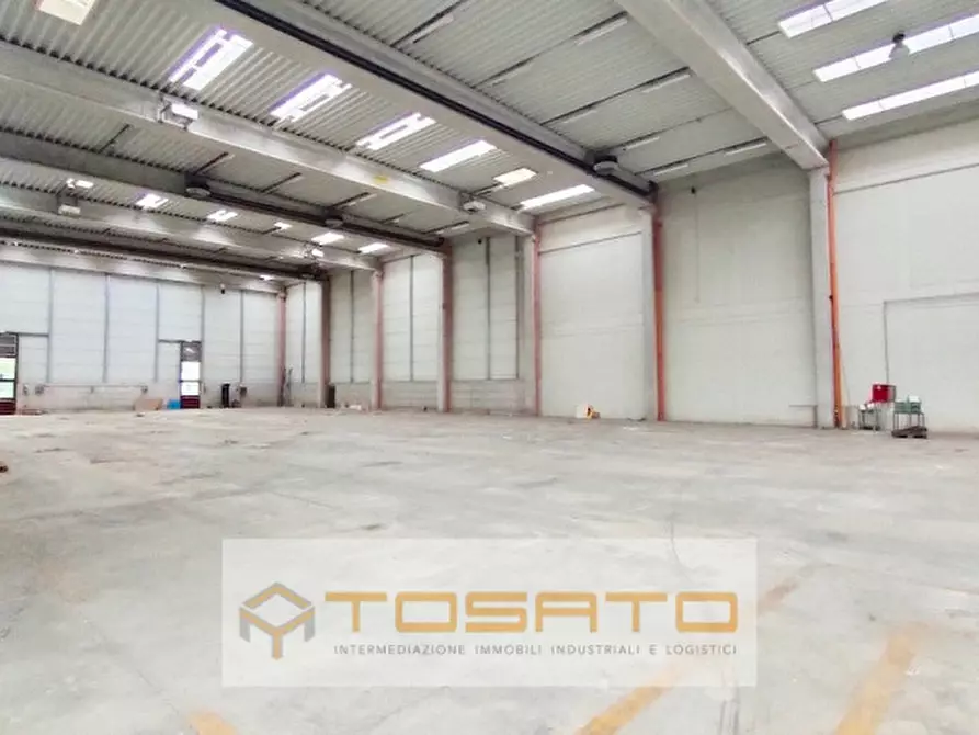 Immagine 2 di Capannone industriale in vendita  a Verona