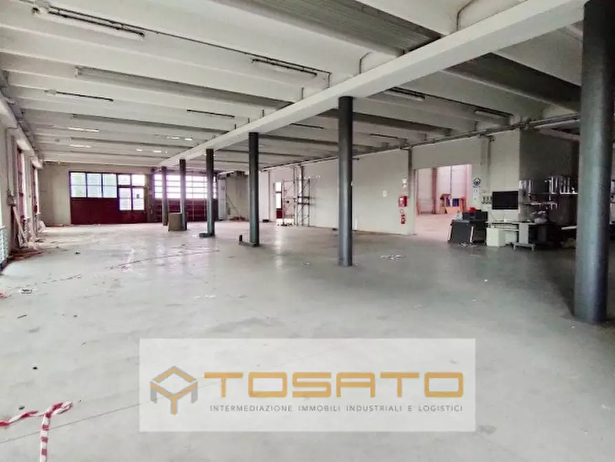 Immagine 8 di Capannone industriale in vendita  a Verona