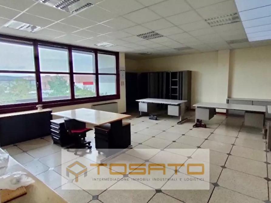 Immagine 15 di Capannone industriale in vendita  a Verona