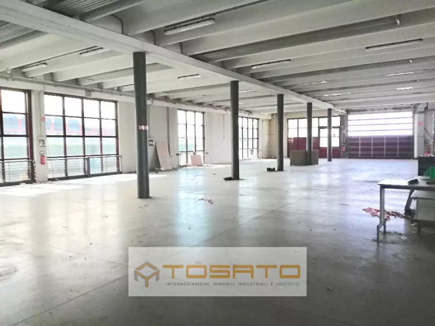 Immagine 17 di Capannone industriale in vendita  a Verona