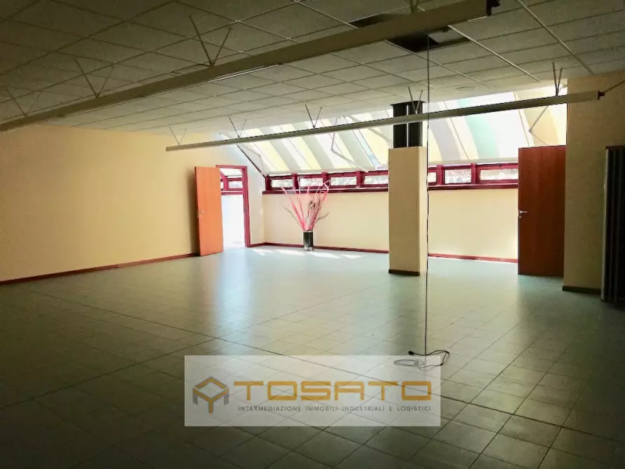Immagine 18 di Capannone industriale in vendita  a Verona