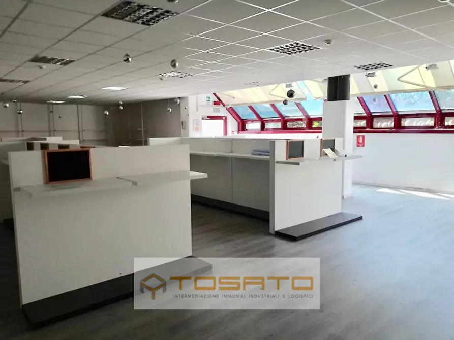 Immagine 21 di Capannone industriale in vendita  a Verona