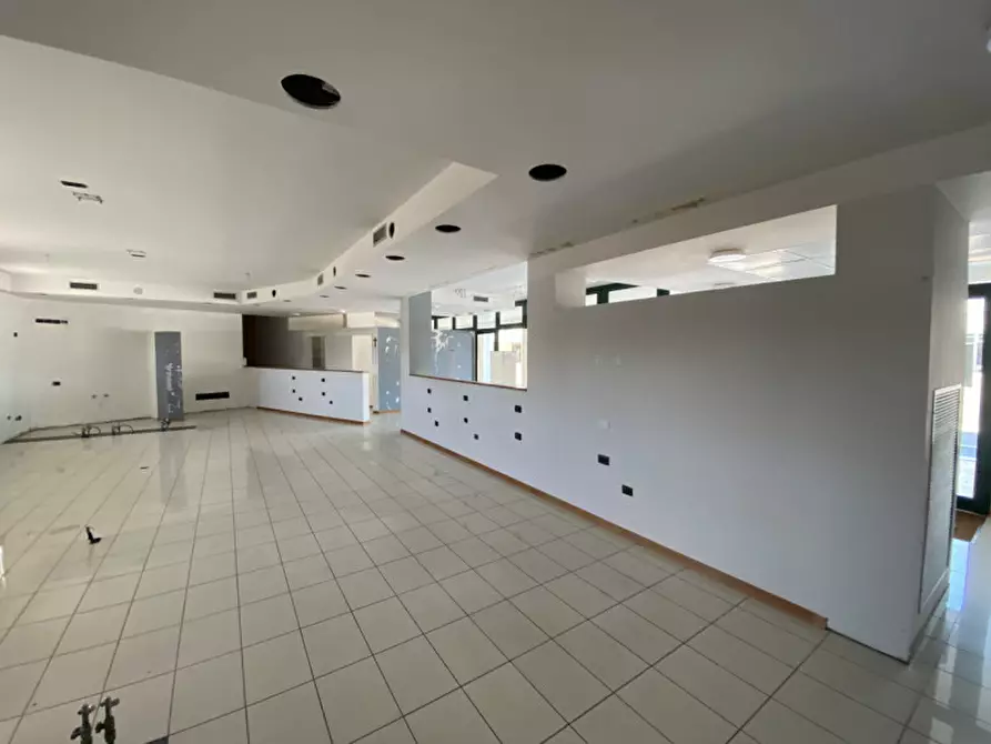 Immagine 9 di Negozio in affitto  in via Europa a Rubano