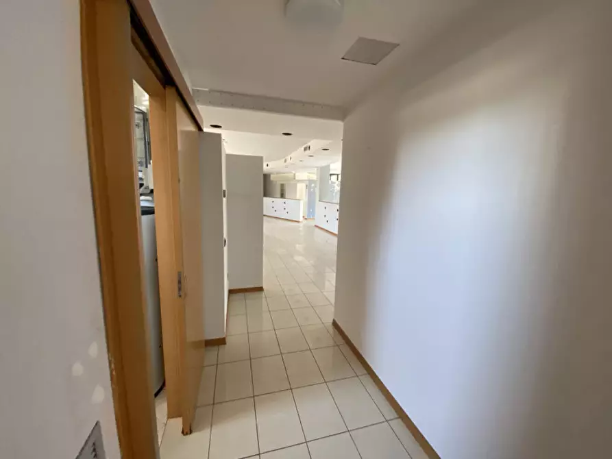 Immagine 18 di Negozio in affitto  in via Europa a Rubano