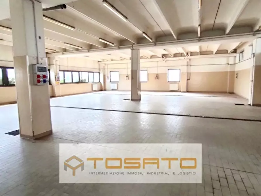 Immagine 2 di Capannone industriale in vendita  a Sona