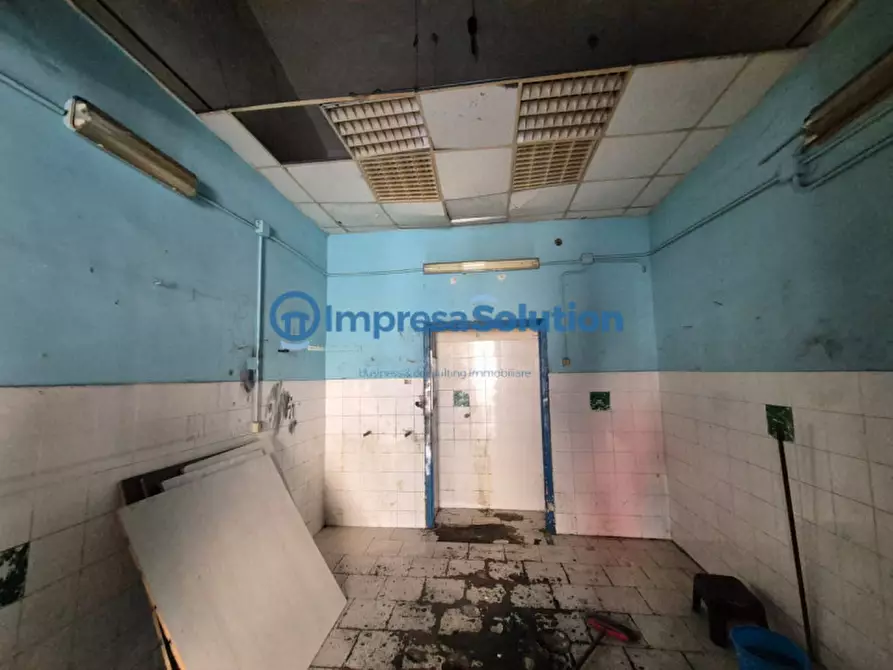 Immagine 4 di Negozio in affitto  in Via Parma a Napoli