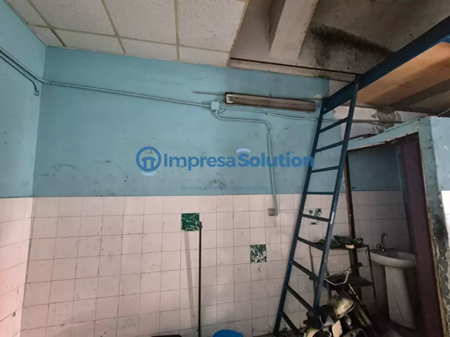 Immagine 5 di Negozio in affitto  in Via Parma a Napoli