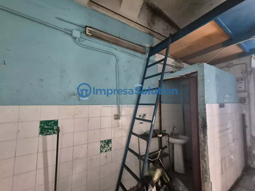 Immagine 6 di Negozio in affitto  in Via Parma a Napoli