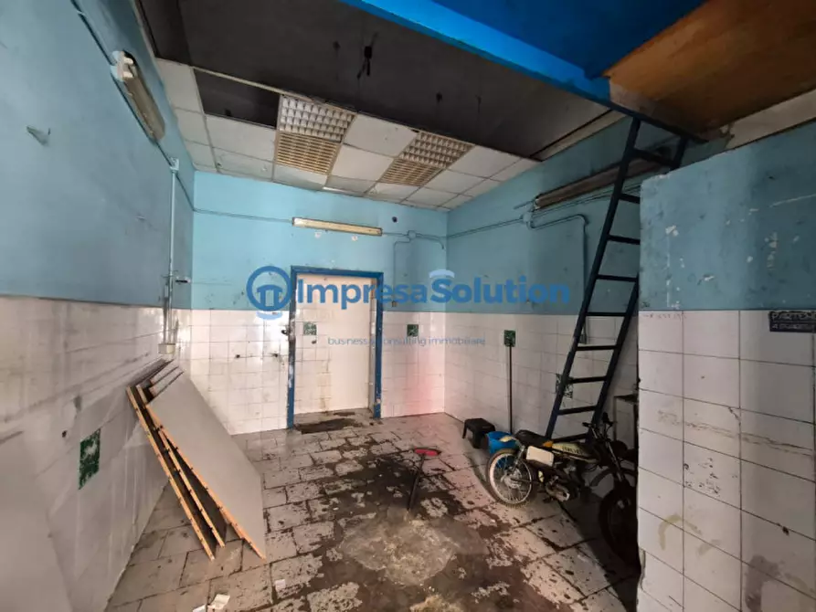 Immagine 8 di Negozio in affitto  in Via Parma a Napoli