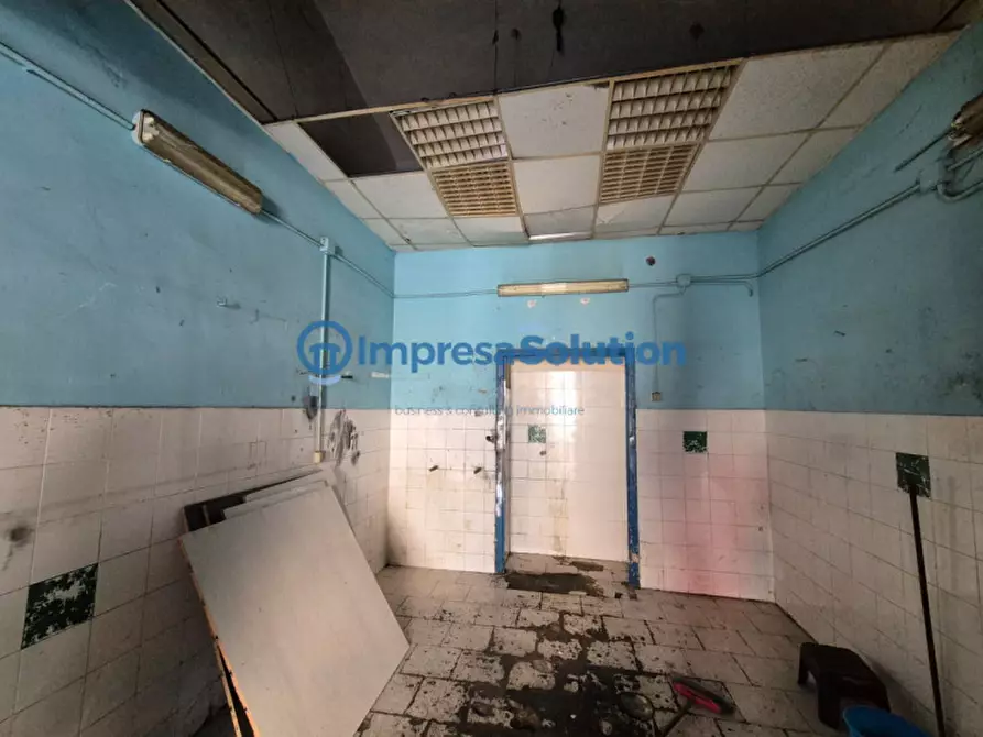 Immagine 9 di Negozio in affitto  in Via Parma a Napoli