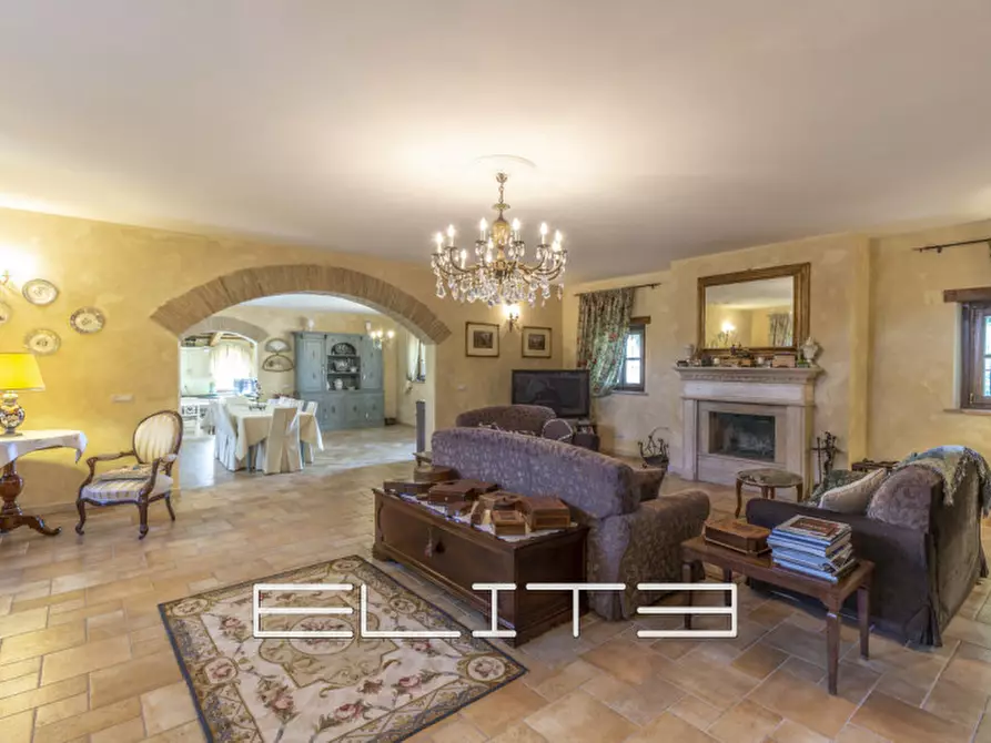Immagine 1 di Villa in vendita  a Senigallia