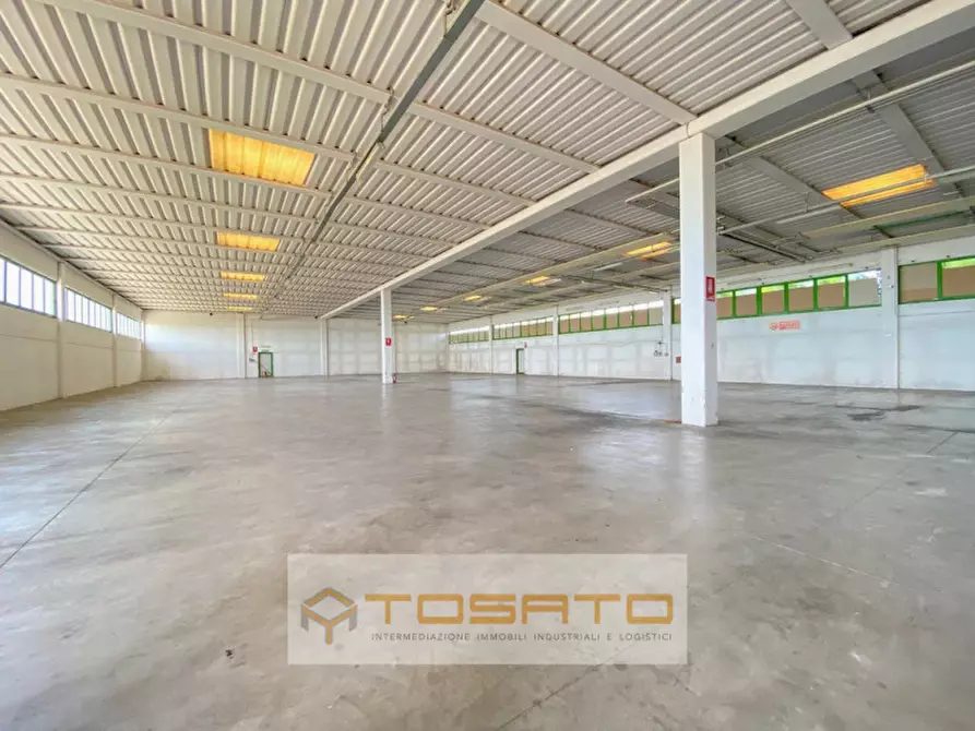 Immagine 1 di Capannone industriale in affitto  a Isola Rizza