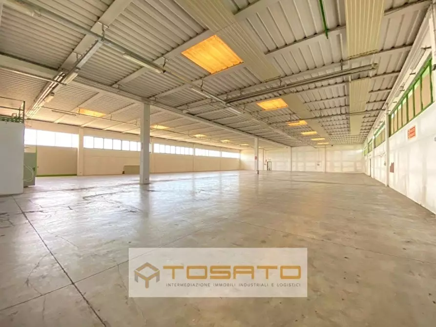 Immagine 1 di Capannone industriale in affitto  a Isola Rizza