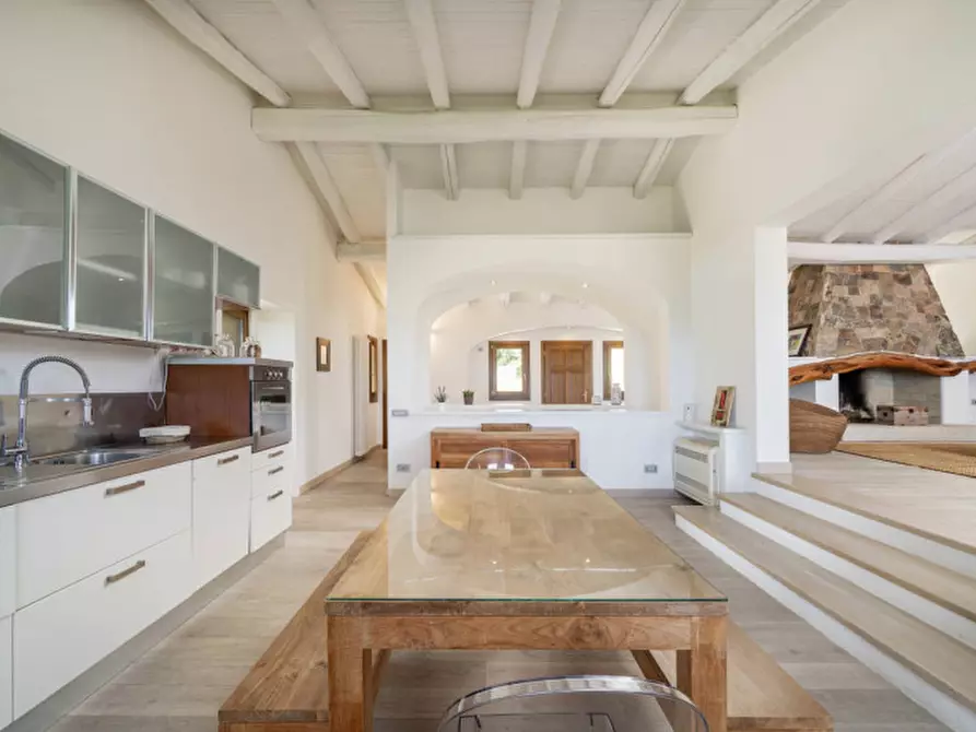 Immagine 2 di Villa in vendita  a Olbia