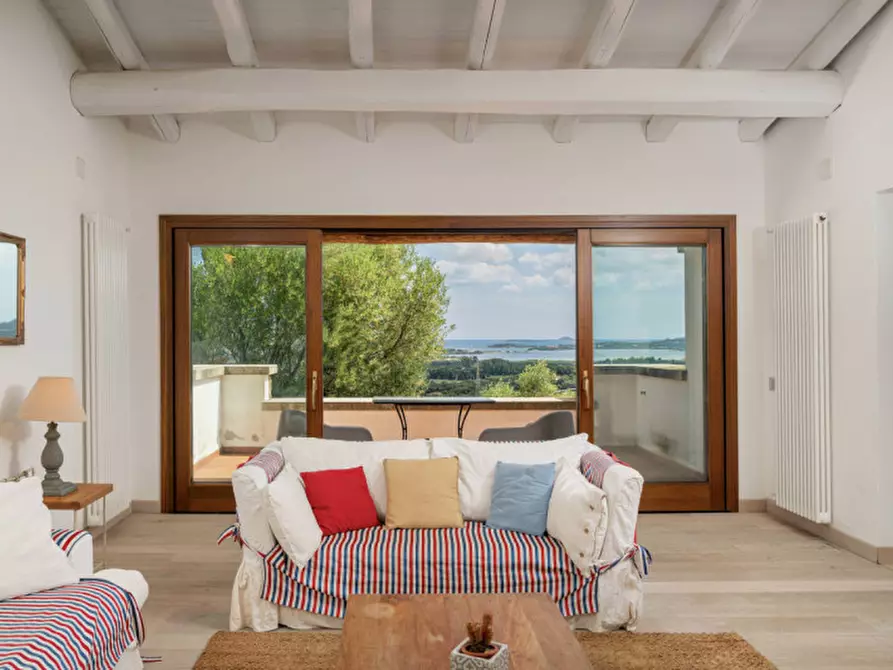 Immagine 5 di Villa in vendita  a Olbia