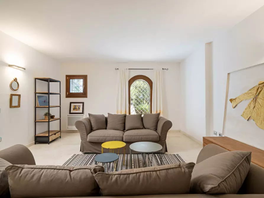 Immagine 11 di Villa in vendita  a Olbia