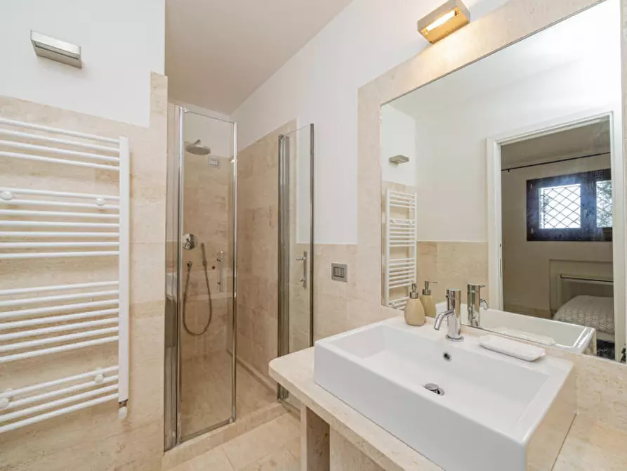 Immagine 18 di Villa in vendita  a Olbia