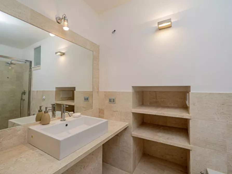 Immagine 21 di Villa in vendita  a Olbia