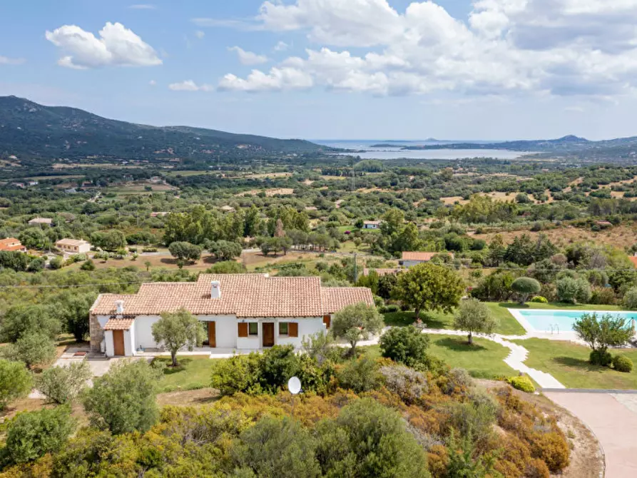 Immagine 33 di Villa in vendita  a Olbia