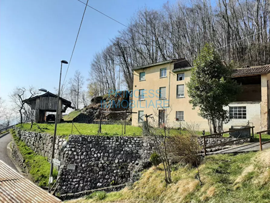 Immagine 7 di Rustico / casale in vendita  a Schio