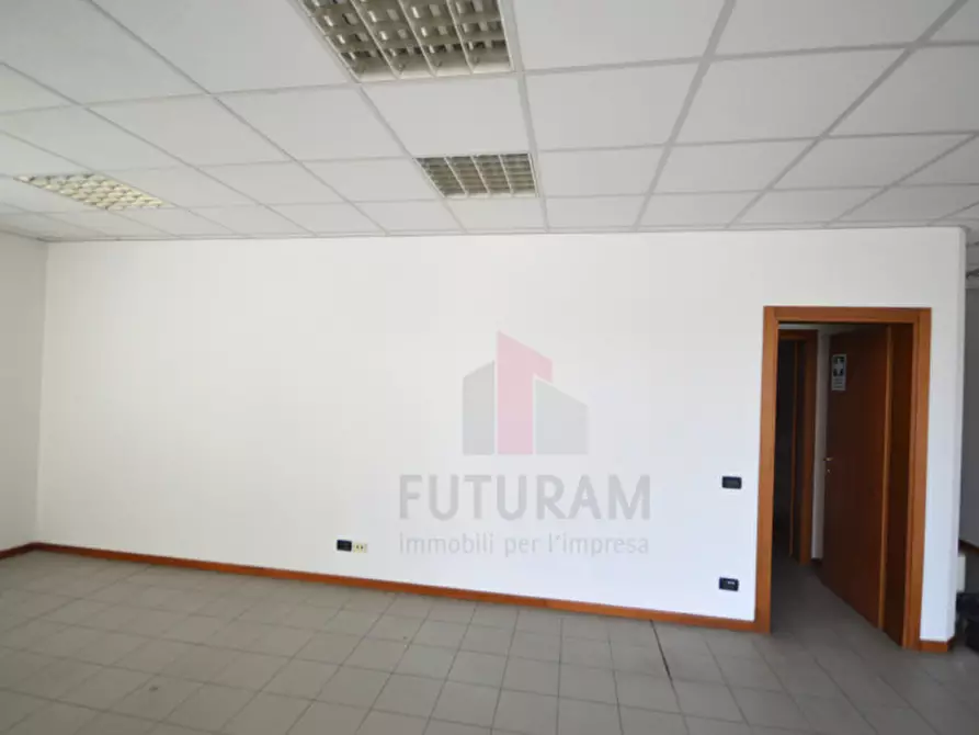 Immagine 3 di Ufficio in affitto  in via piazzon a Vicenza