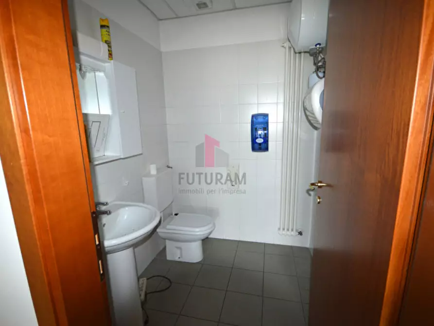 Immagine 5 di Ufficio in affitto  in via piazzon a Vicenza