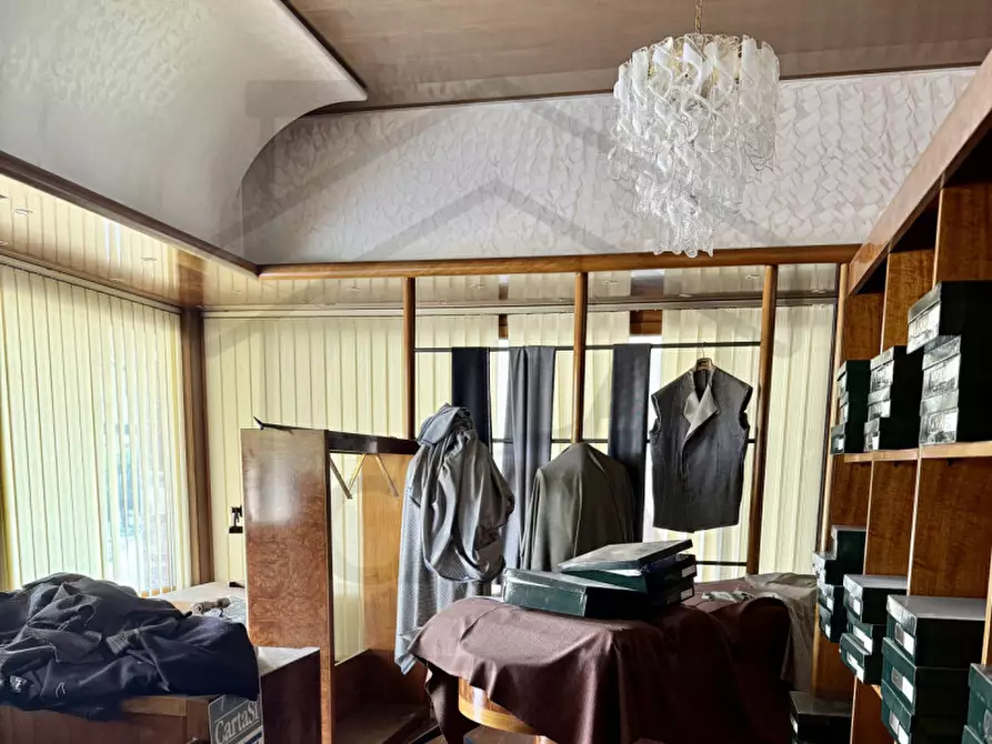 Immagine 2 di Negozio in affitto  in Via Aureliana a Montegrotto Terme