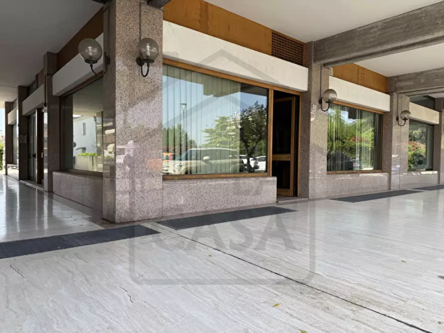 Immagine 3 di Negozio in affitto  in Via Aureliana a Montegrotto Terme