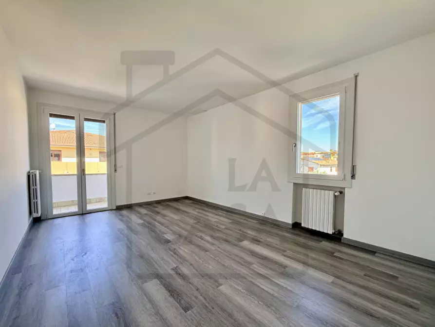 Immagine 1 di Appartamento in vendita  in Via De Nicola a Montegrotto Terme