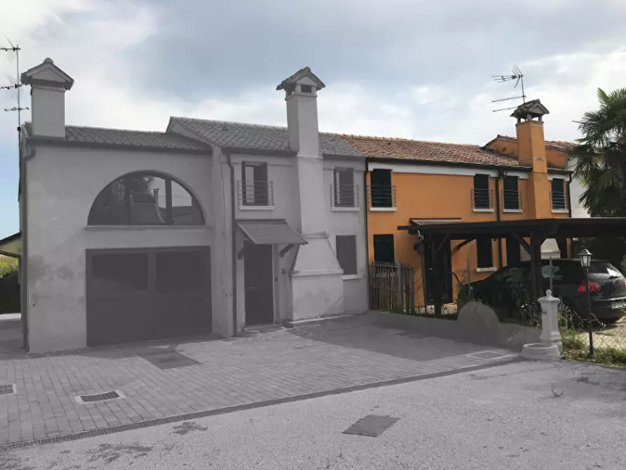 Immagine 1 di Villetta a schiera in vendita  a Crespino