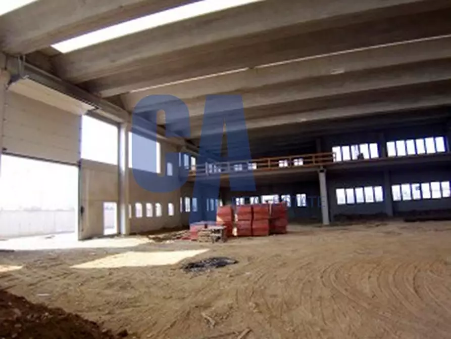 Immagine 3 di Laboratorio in vendita  in VIA GENOVA a Pioltello