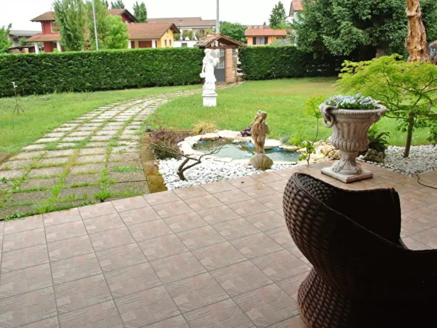 Immagine 1 di Villa in vendita  in VIA LAVAGNOLI a Veronella