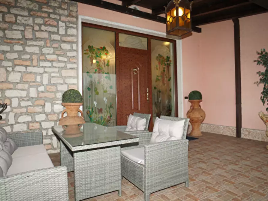 Immagine 3 di Villa in vendita  in VIA LAVAGNOLI a Veronella