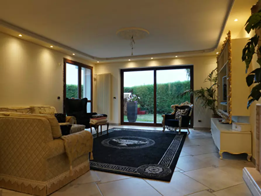 Immagine 5 di Villa in vendita  in VIA LAVAGNOLI a Veronella