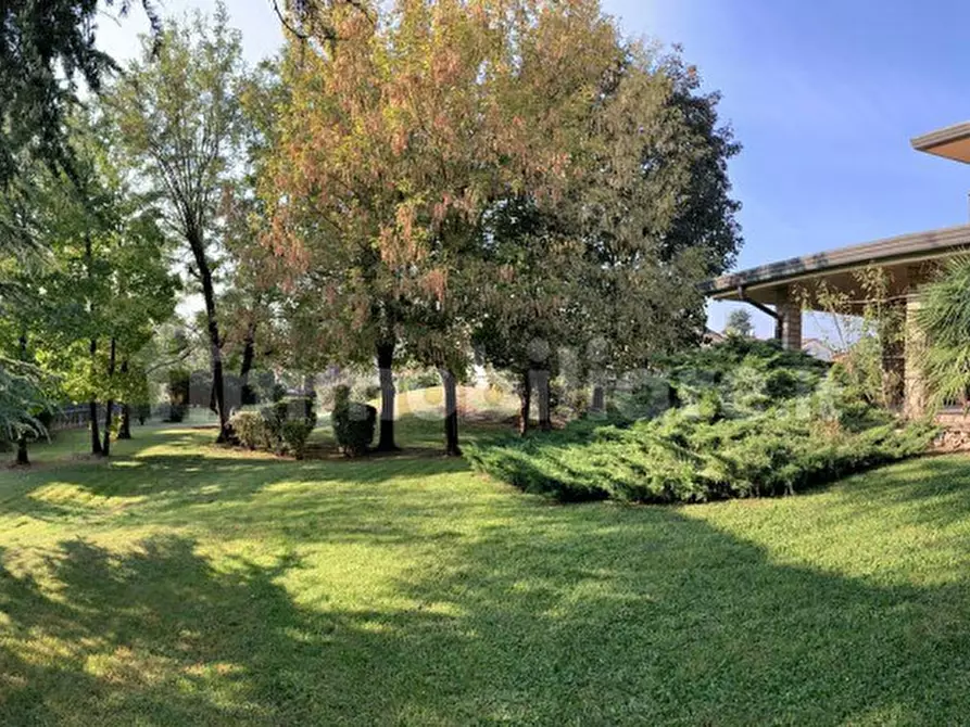 Immagine 1 di Villa in vendita  in via alcide de gasperi a Rezzato