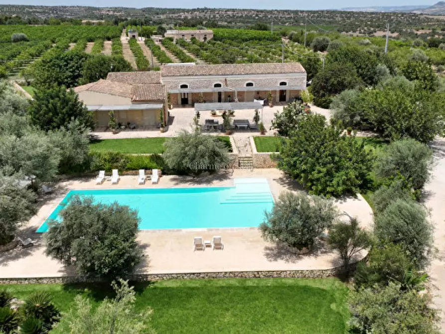 Immagine 2 di Villa in vendita  in Strada Provinciale Favarotta Ritillini a Noto