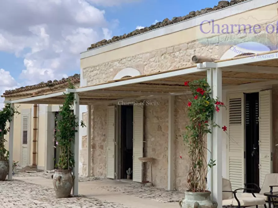 Immagine 34 di Villa in vendita  in Strada Provinciale Favarotta Ritillini a Noto