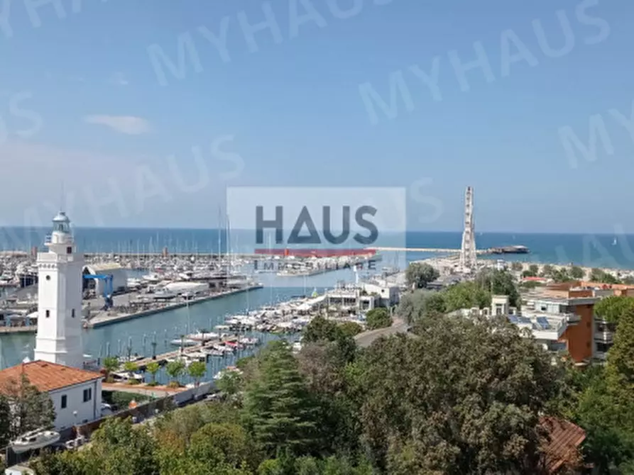 Immagine 8 di Appartamento in vendita  in Viale Giovanni Battista Ramusio 8 a Rimini