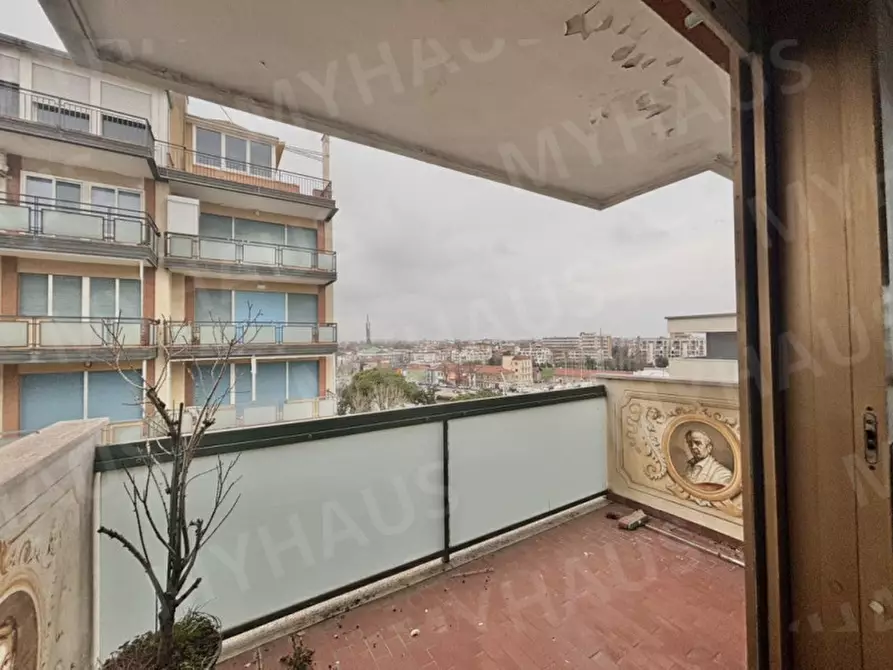 Immagine 11 di Appartamento in vendita  in Viale Giovanni Battista Ramusio 8 a Rimini