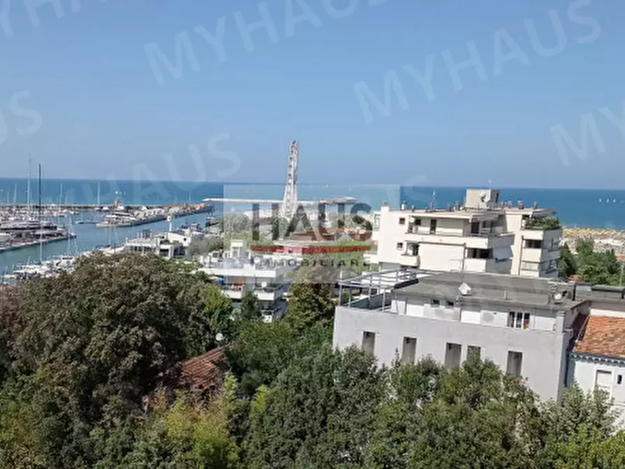 Immagine 19 di Appartamento in vendita  in Viale Giovanni Battista Ramusio 8 a Rimini