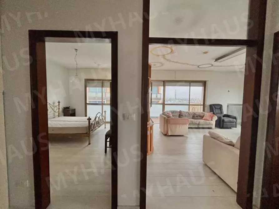 Immagine 22 di Appartamento in vendita  in Viale Giovanni Battista Ramusio 8 a Rimini