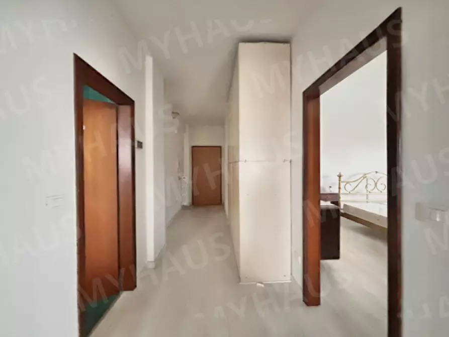 Immagine 35 di Appartamento in vendita  in Viale Giovanni Battista Ramusio 8 a Rimini